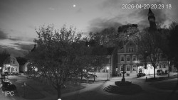 Náměstí, Hrad a Trůba