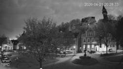 Náměstí, Hrad a Trůba