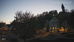 Náměstí, Hrad a Trůba