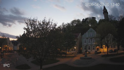 Náměstí, Hrad a Trůba