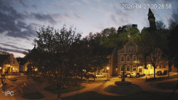 Náměstí, Hrad a Trůba