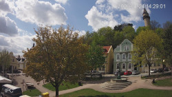 Náměstí, Hrad a Trůba