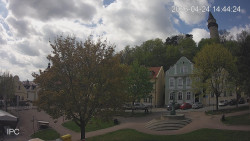 Náměstí, Hrad a Trůba