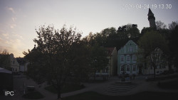 Náměstí, Hrad a Trůba