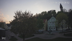 Náměstí, Hrad a Trůba