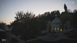 Náměstí, Hrad a Trůba