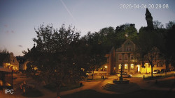 Náměstí, Hrad a Trůba