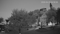 Náměstí, Hrad a Trůba