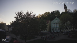 Náměstí, Hrad a Trůba