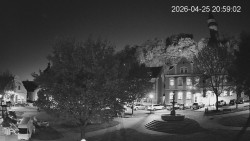 Náměstí, Hrad a Trůba