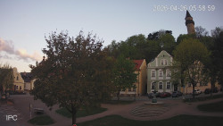 Náměstí, Hrad a Trůba