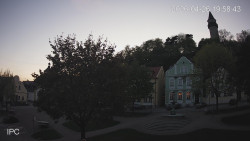 Náměstí, Hrad a Trůba