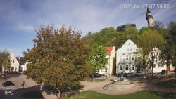 Náměstí, Hrad a Trůba