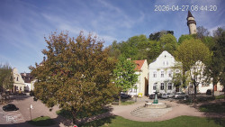 Náměstí, Hrad a Trůba