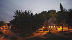 Náměstí, Hrad a Trůba