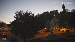 Náměstí, Hrad a Trůba