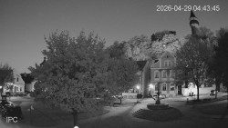 Náměstí, Hrad a Trůba