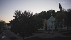 Náměstí, Hrad a Trůba