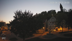 Náměstí, Hrad a Trůba