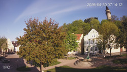 Náměstí, Hrad a Trůba