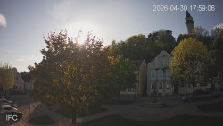 Náměstí, Hrad a Trůba