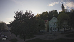 Náměstí, Hrad a Trůba