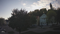 Náměstí, Hrad a Trůba