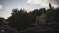 Náměstí, Hrad a Trůba