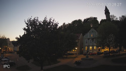 Náměstí, Hrad a Trůba