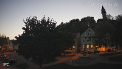 Náměstí, Hrad a Trůba