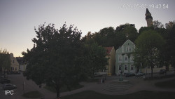 Náměstí, Hrad a Trůba