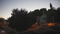 Náměstí, Hrad a Trůba