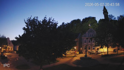 Náměstí, Hrad a Trůba