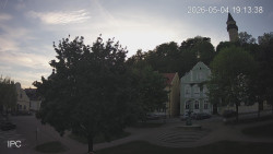 Náměstí, Hrad a Trůba