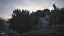 Náměstí, Hrad a Trůba
