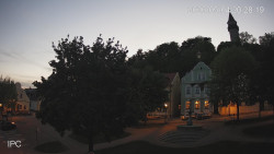 Náměstí, Hrad a Trůba