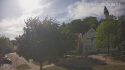 Náměstí, Hrad a Trůba