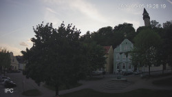Náměstí, Hrad a Trůba