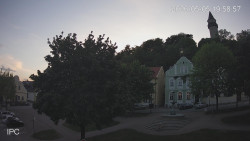 Náměstí, Hrad a Trůba