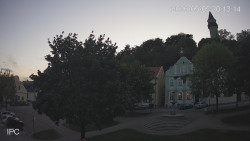 Náměstí, Hrad a Trůba