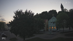 Náměstí, Hrad a Trůba