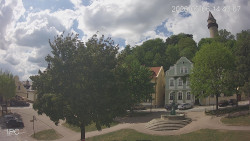 Náměstí, Hrad a Trůba
