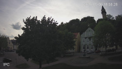 Náměstí, Hrad a Trůba
