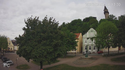 Náměstí, Hrad a Trůba
