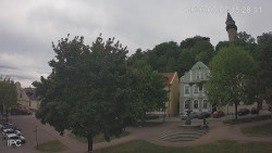 Náměstí, Hrad a Trůba