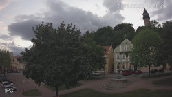 Náměstí, Hrad a Trůba