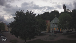 Náměstí, Hrad a Trůba