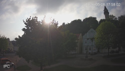 Náměstí, Hrad a Trůba