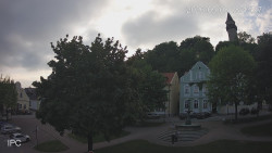 Náměstí, Hrad a Trůba