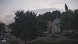 Náměstí, Hrad a Trůba
